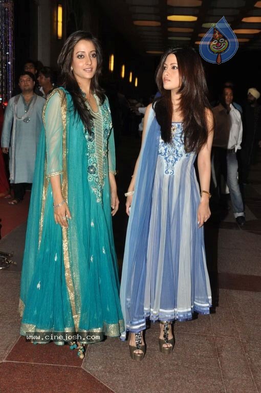 Celebs at Esha Deol Sangeet Ceremony - 27 / 149 photos