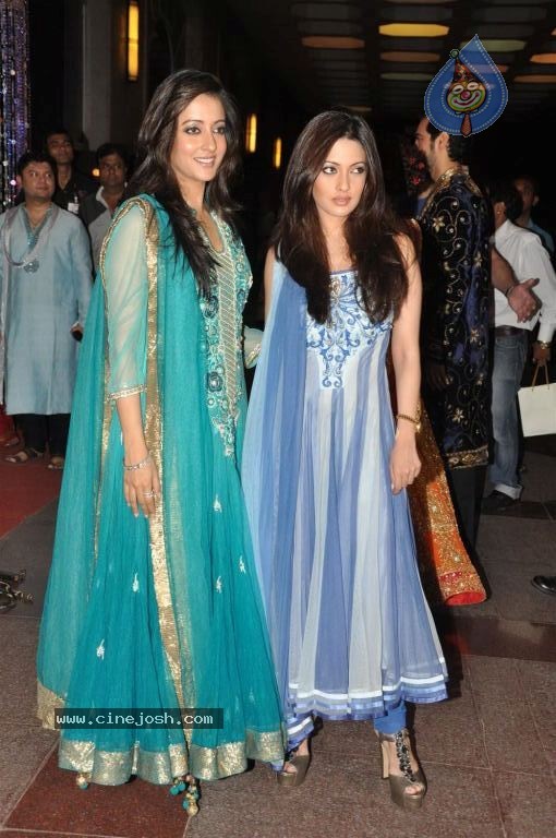 Celebs at Esha Deol Sangeet Ceremony - 70 / 149 photos