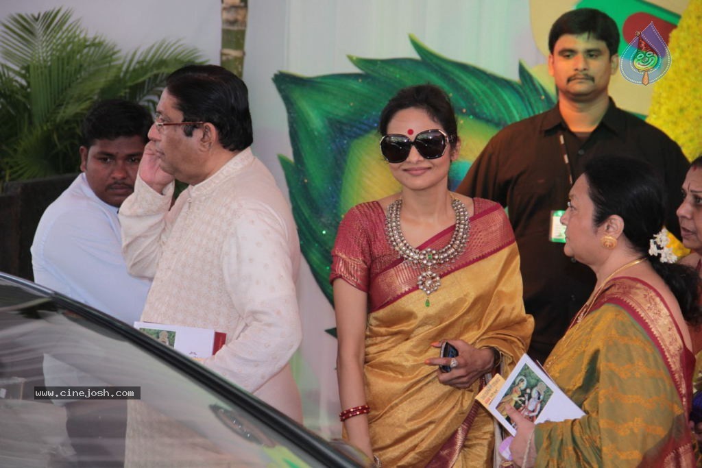 Celebs at Esha Deol Wedding - 46 / 75 photos