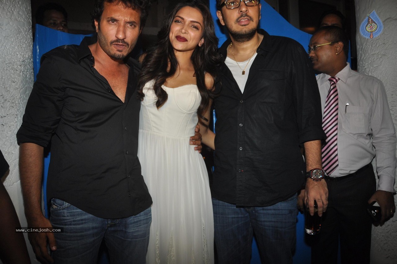 Celebs at Finding Fanny Fernandes Wrap up Party - 32 / 63 photos