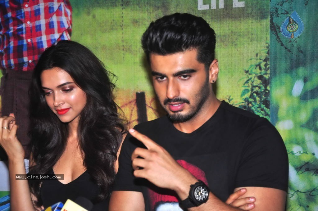 Celebs at Finding Fanny Special Show - 26 / 54 photos