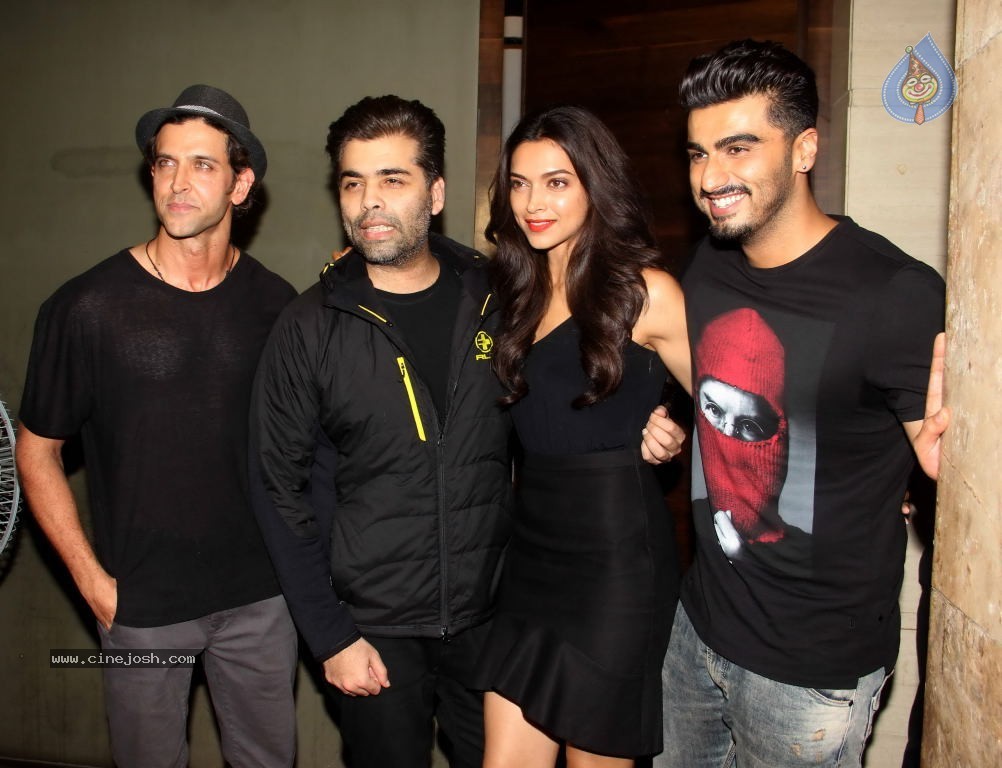 Celebs at Finding Fanny Special Show - 41 / 54 photos