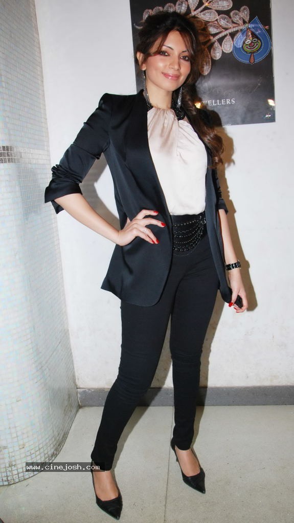 Celebs at Gaurav Sheth Party - 21 / 31 photos
