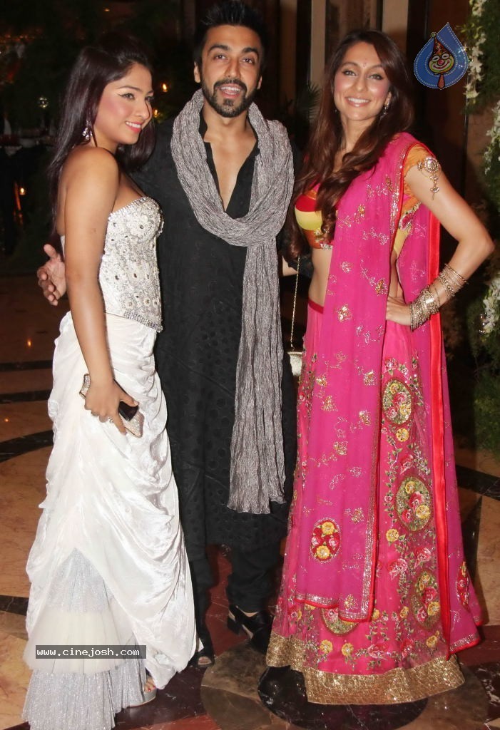 Genelia n Ritesh Sangeet Ceremony Photos - 100 / 174 photos