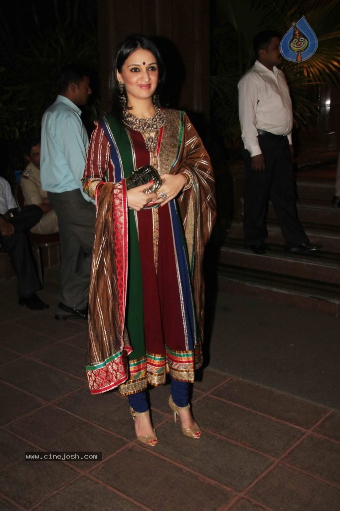 Genelia n Ritesh Sangeet Ceremony Photos - 127 / 174 photos