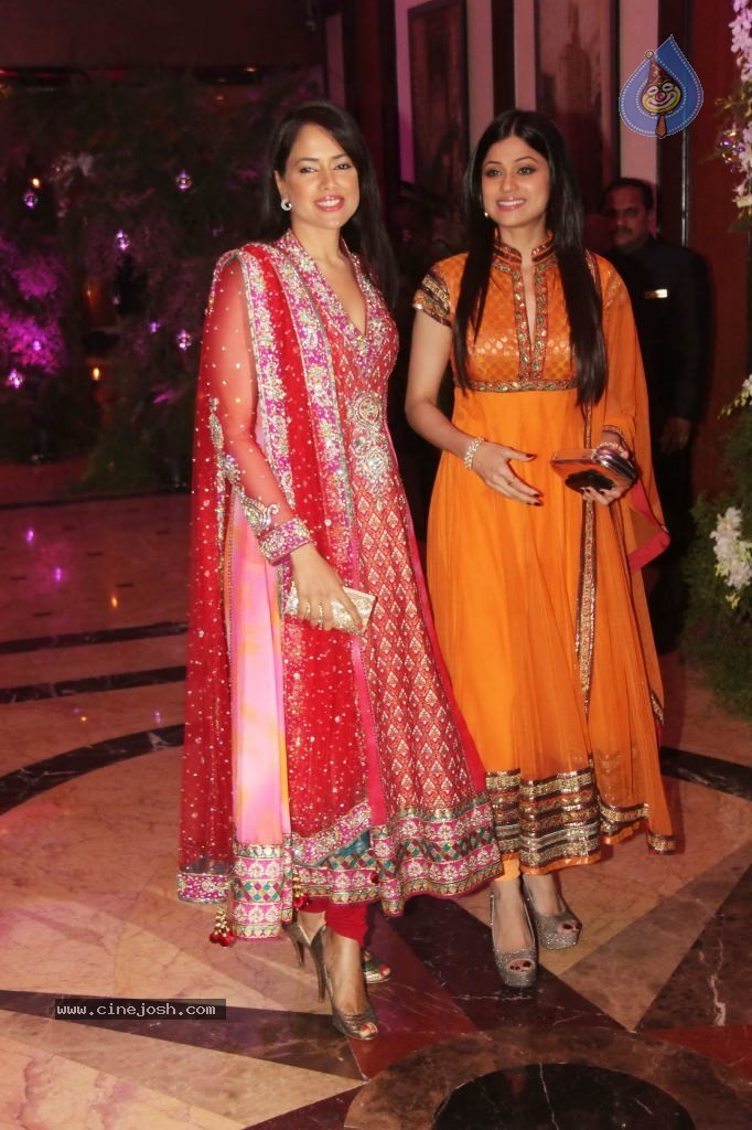 Genelia n Ritesh Sangeet Ceremony Photos - 142 / 174 photos