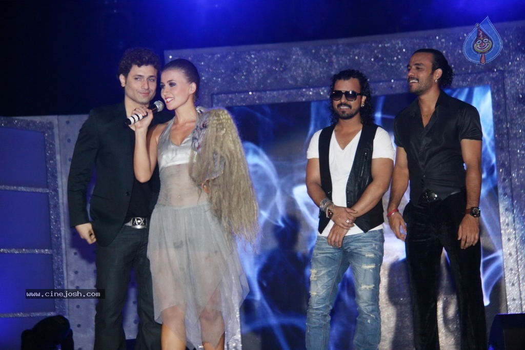 Hot Celebs at Gitanjali Bejeweled Fashion Show - 28 / 127 photos