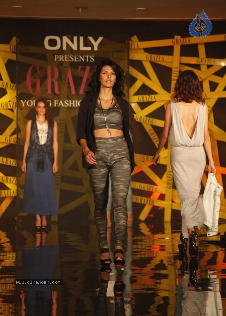 Celebs at Grazia Young Fashion Awards 2014 - 71 / 182 photos