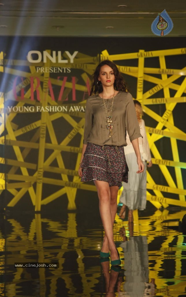 Celebs at Grazia Young Fashion Awards 2014 - 92 / 182 photos