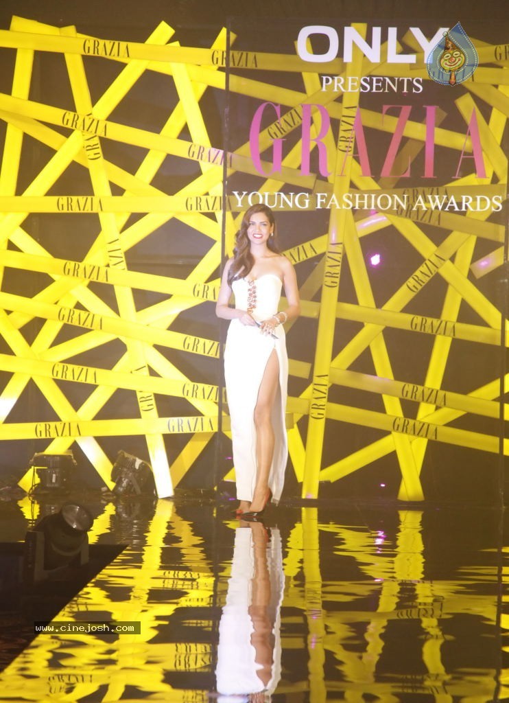 Celebs at Grazia Young Fashion Awards 2014 - 128 / 182 photos