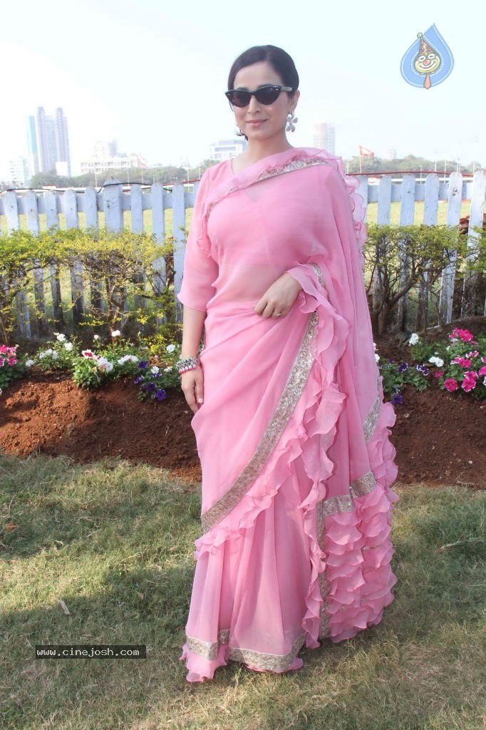 Celebs at Hello Magazine Racing Event - 16 / 122 photos