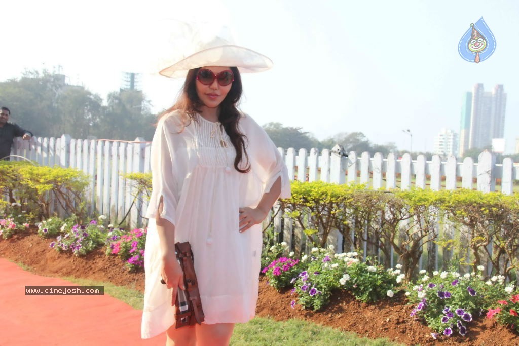 Celebs at Hello Magazine Racing Event - 17 / 122 photos