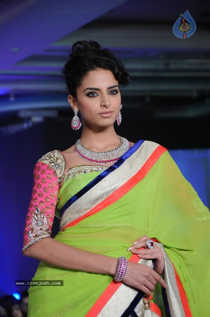Celebs at HVK Jewels Fashion Show - 4 / 56 photos