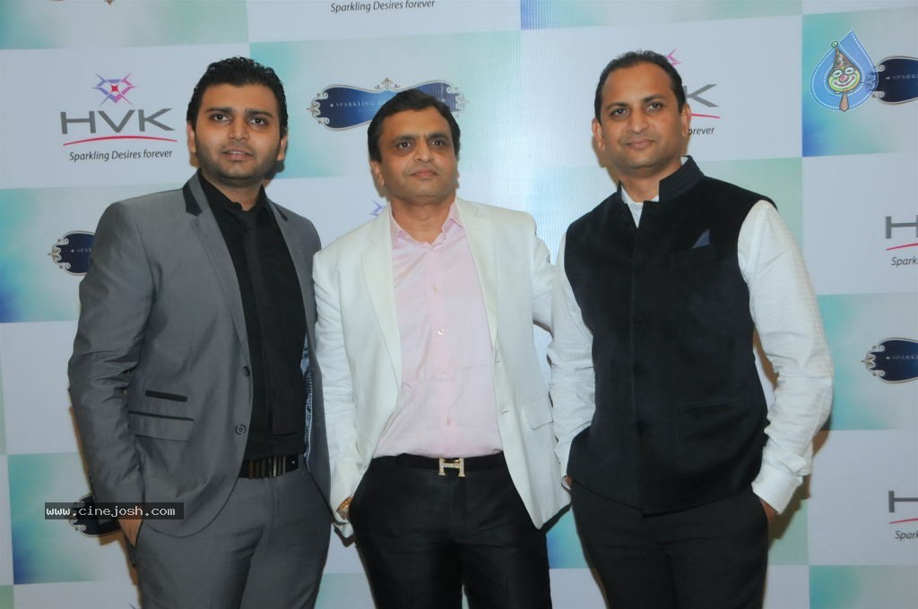 Celebs at HVK Jewels Fashion Show - 9 / 56 photos