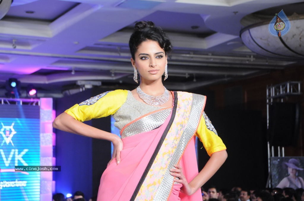Celebs at HVK Jewels Fashion Show - 26 / 56 photos