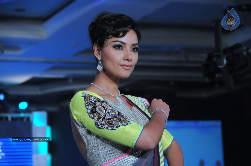 Celebs at HVK Jewels Fashion Show - 27 / 56 photos