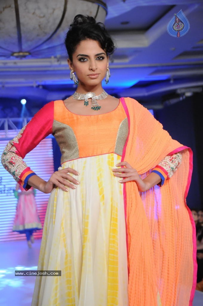 Celebs at HVK Jewels Fashion Show - 48 / 56 photos