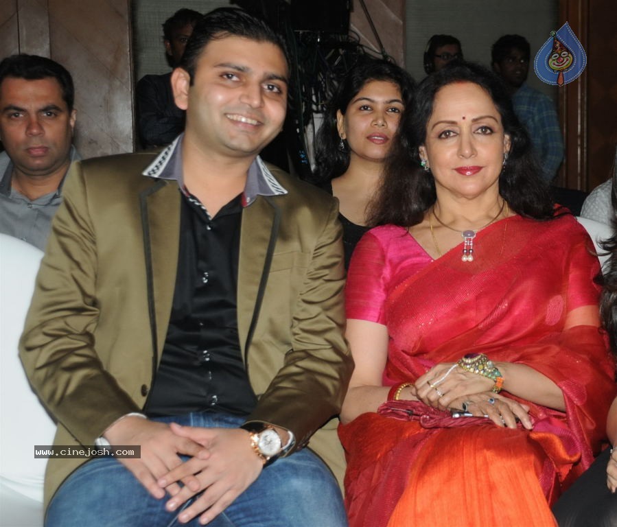 Celebs at HVK Jewels Fashion Show - 2 / 35 photos