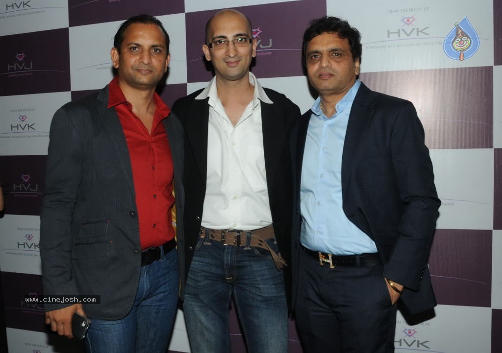 Celebs at HVK Jewels Fashion Show - 16 / 35 photos