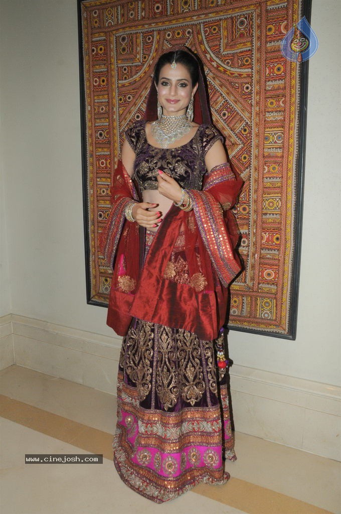 Celebs at HVK Jewels Fashion Show - 30 / 35 photos
