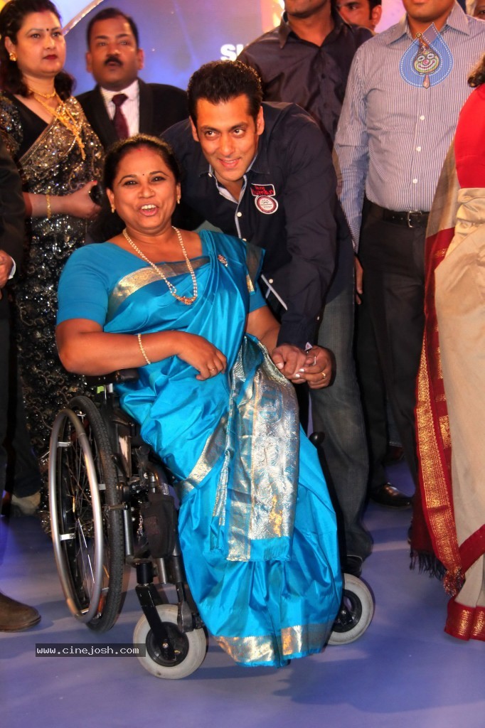 Celebs at IBN 7 Super Idols Awards - 9 / 52 photos