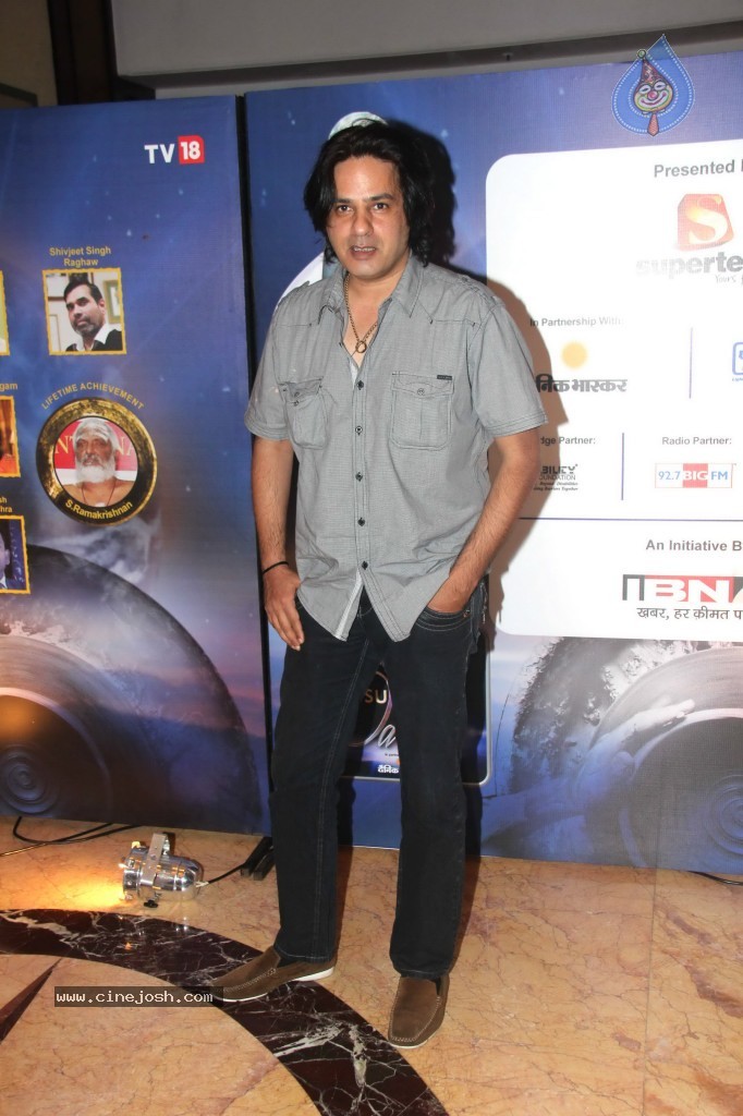 Celebs at IBN 7 Super Idols Awards - 13 / 52 photos