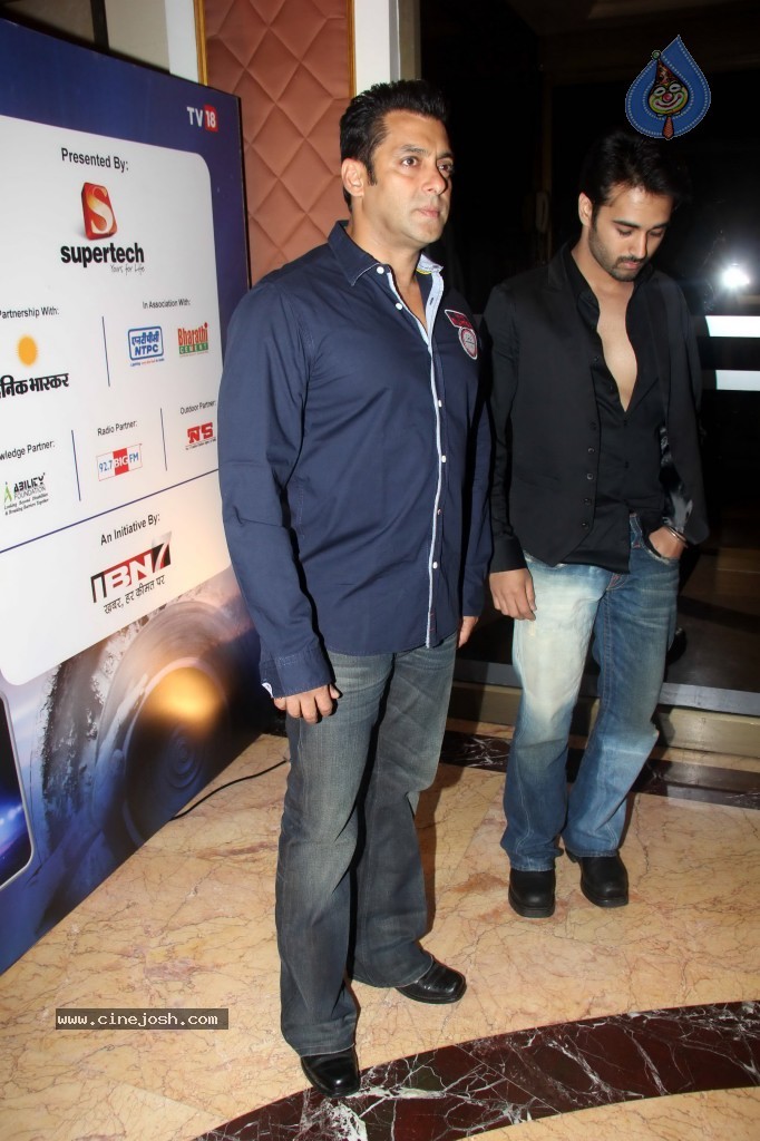 Celebs at IBN 7 Super Idols Awards - 20 / 52 photos