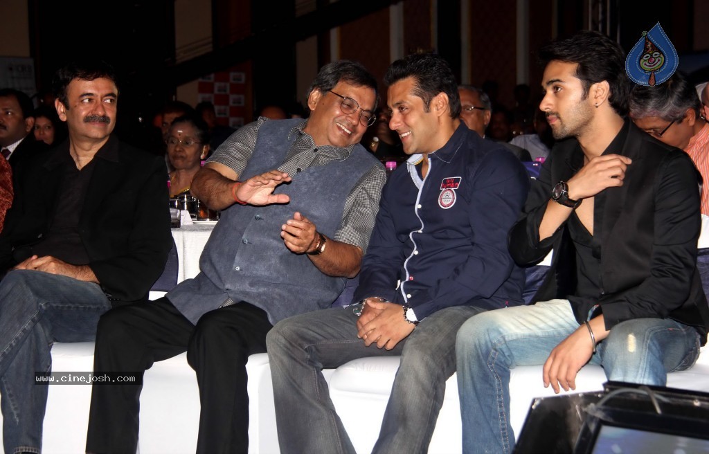 Celebs at IBN 7 Super Idols Awards - 41 / 52 photos