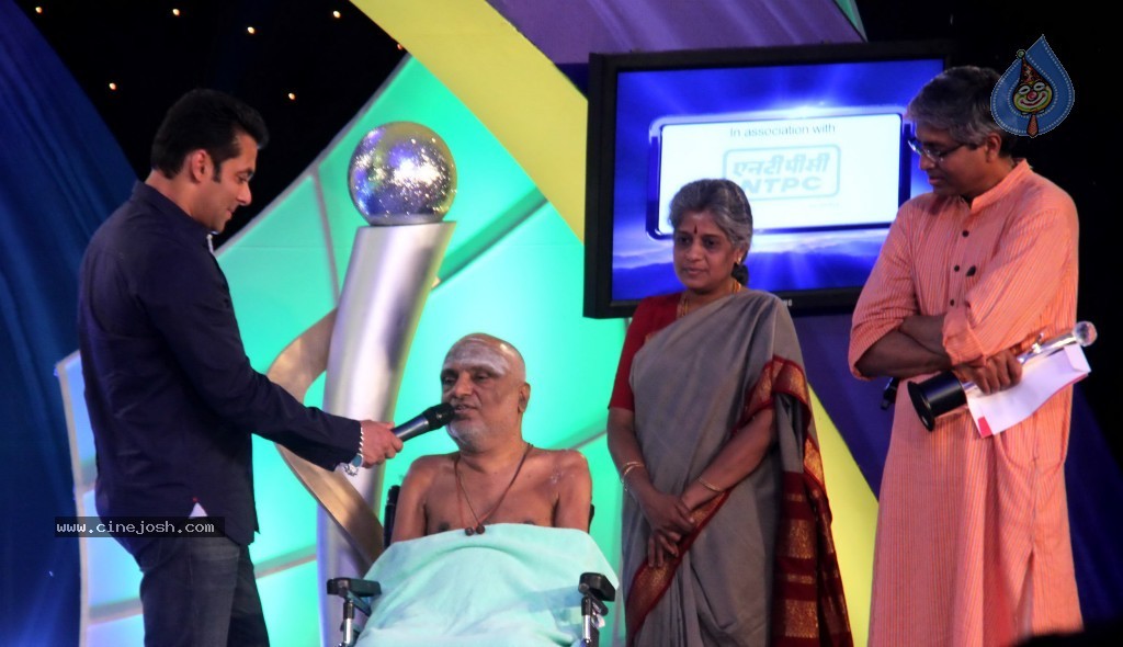 Celebs at IBN 7 Super Idols Awards - 46 / 52 photos