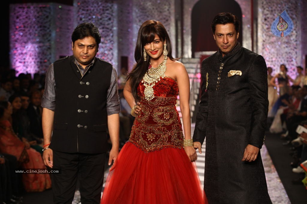Celebs at IIJW 2013 Finale - 28 / 66 photos