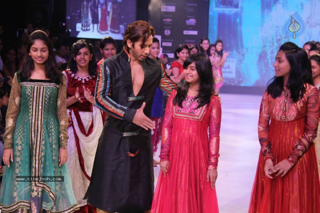 Celebs at India Kids Fashion Week - 14 / 111 photos
