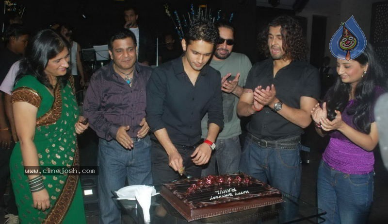 Celebs at Indian Idol Fame Rahul Vaidya Birthday Party - 17 / 40 photos
