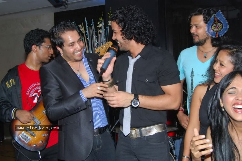 Celebs at Indian Idol Fame Rahul Vaidya Birthday Party - 29 / 40 photos