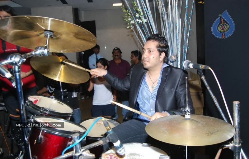 Celebs at Indian Idol Fame Rahul Vaidya Birthday Party - 33 / 40 photos