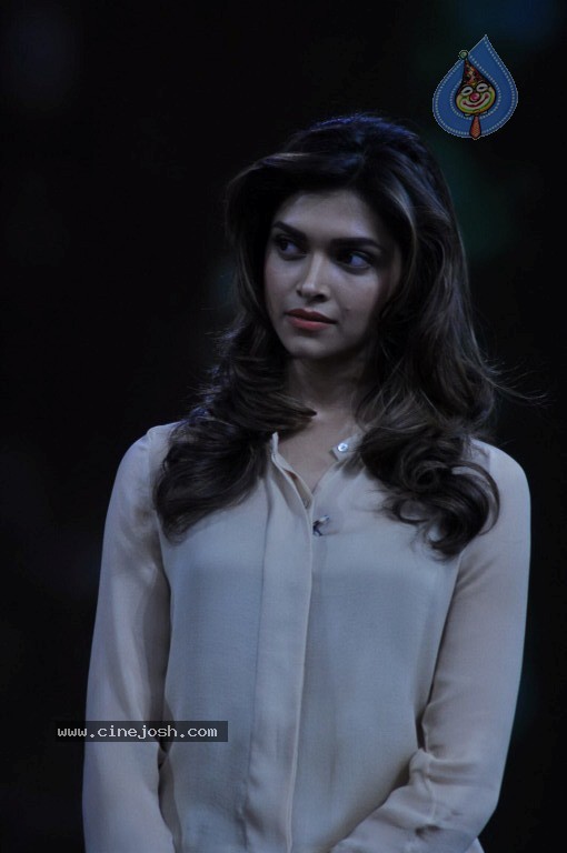 Celebs at Isi Ka Naam Zindagi Spot - 32 / 53 photos