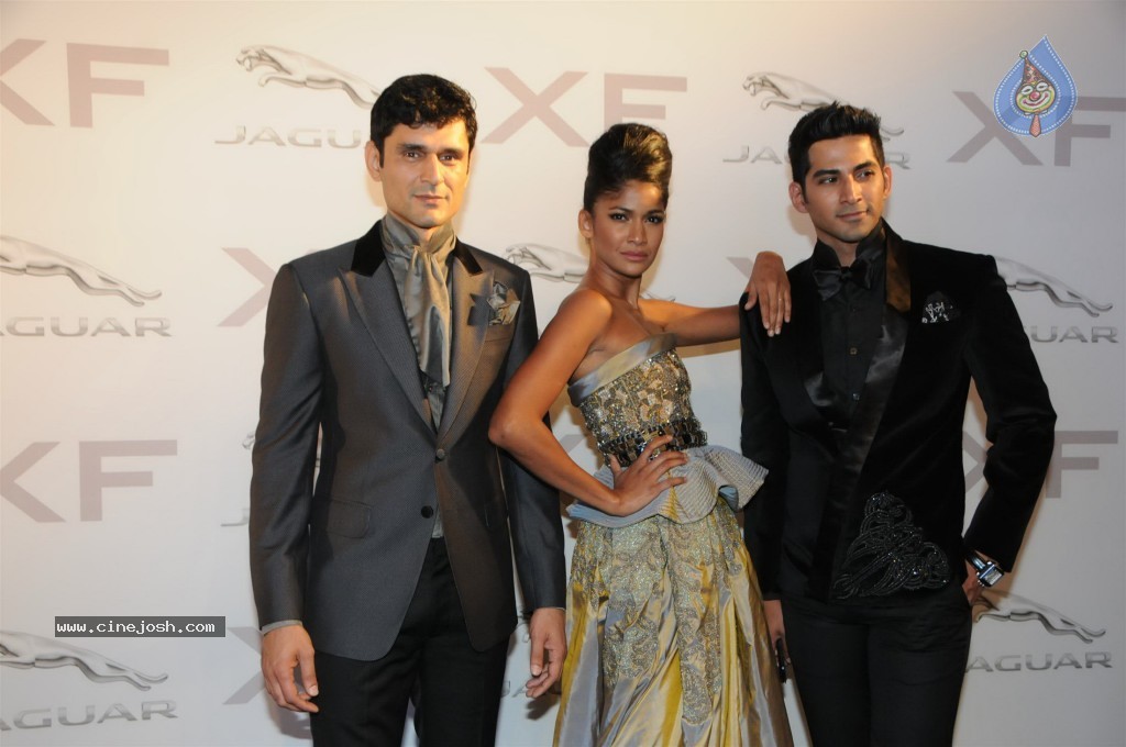 Celebs at Jaguar Couture Fashion Show - 13 / 46 photos