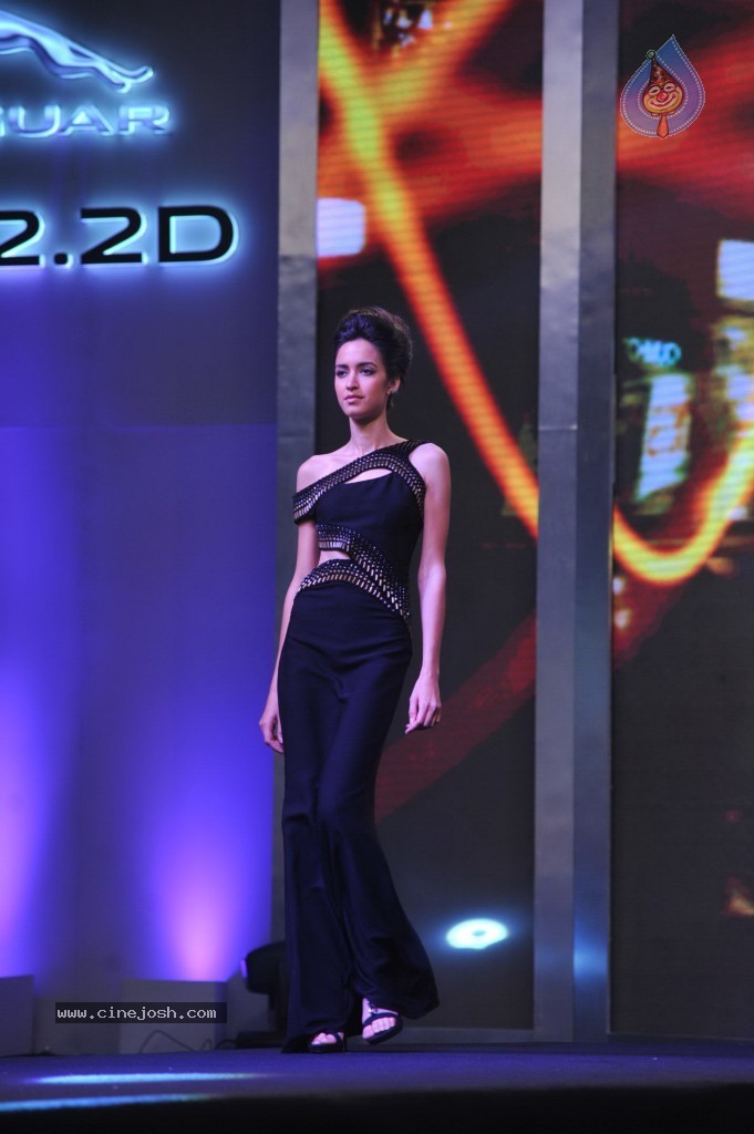 Celebs at Jaguar Couture Fashion Show - 30 / 46 photos