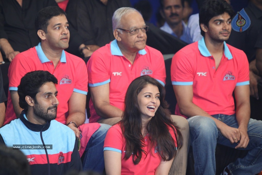 Celebs at Jaipur Pink Panthers Pro Kabaddi League Match - 1 / 85 photos