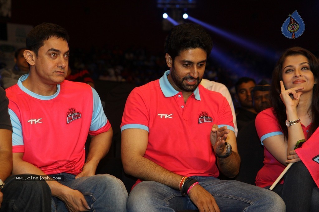 Celebs at Jaipur Pink Panthers Pro Kabaddi League Match - 2 / 85 photos