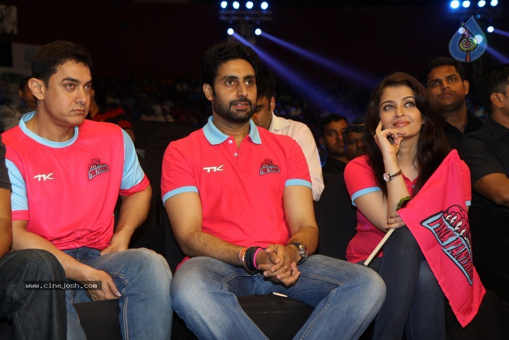 Celebs at Jaipur Pink Panthers Pro Kabaddi League Match - 3 / 85 photos