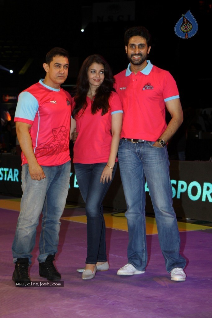 Celebs at Jaipur Pink Panthers Pro Kabaddi League Match - 4 / 85 photos