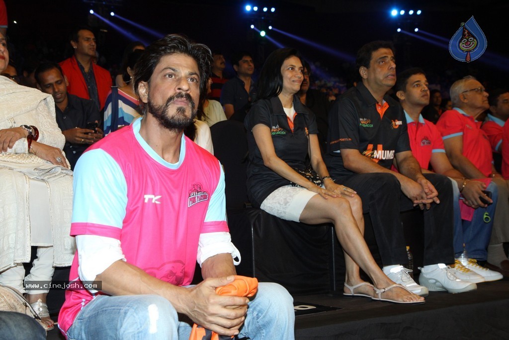 Celebs at Jaipur Pink Panthers Pro Kabaddi League Match - 14 / 85 photos