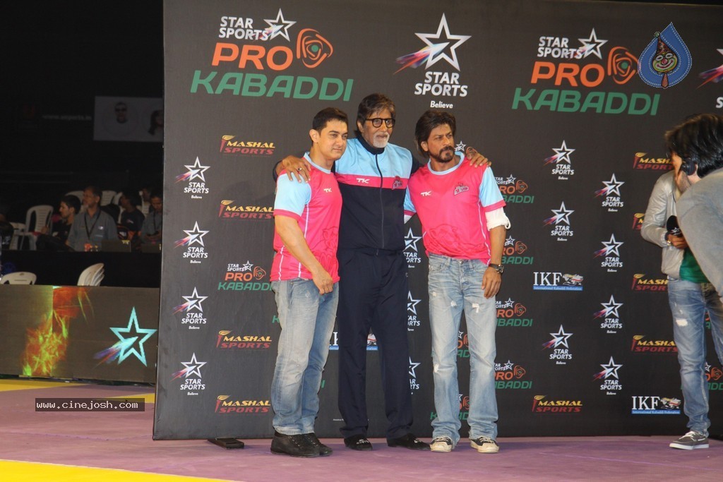 Celebs at Jaipur Pink Panthers Pro Kabaddi League Match - 15 / 85 photos