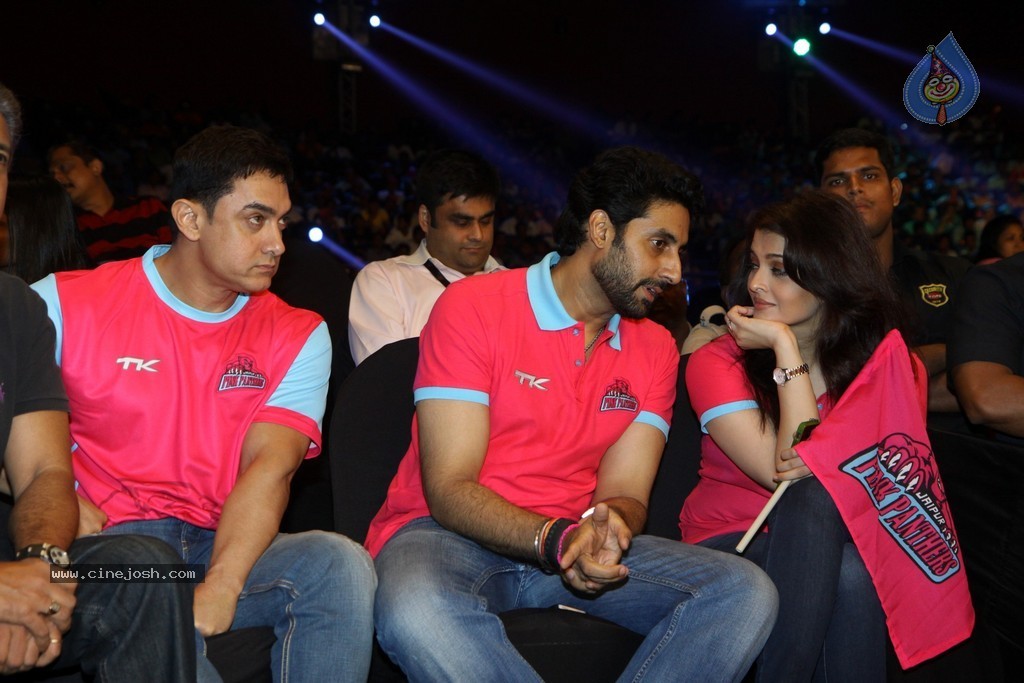 Celebs at Jaipur Pink Panthers Pro Kabaddi League Match - 36 / 85 photos