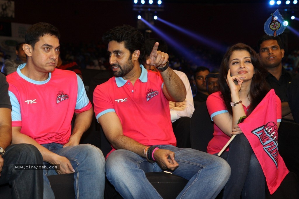 Celebs at Jaipur Pink Panthers Pro Kabaddi League Match - 39 / 85 photos