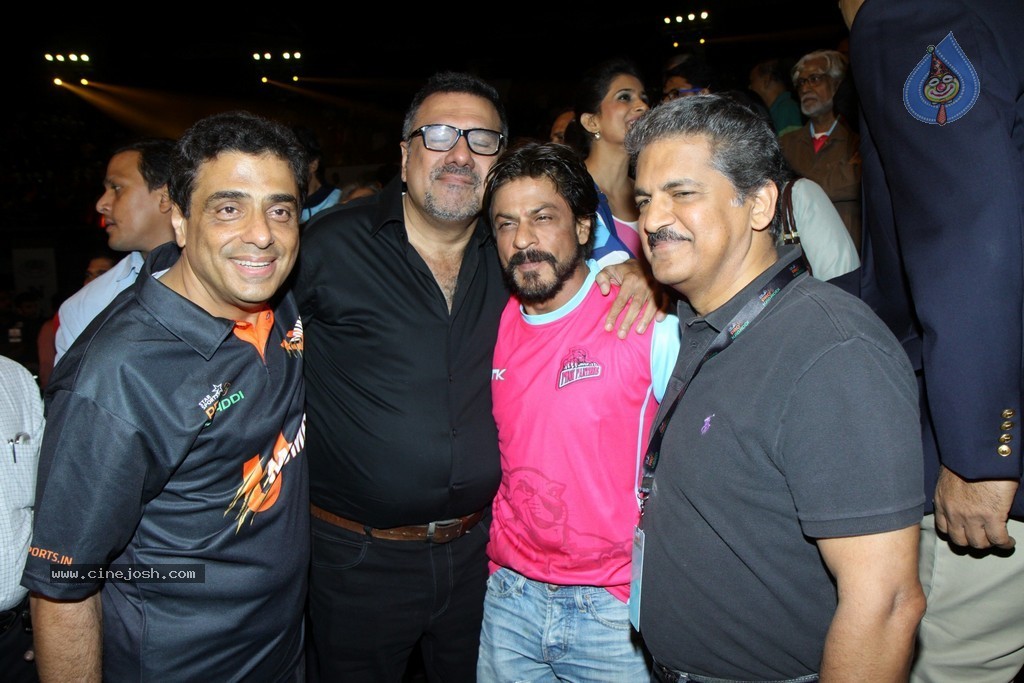 Celebs at Jaipur Pink Panthers Pro Kabaddi League Match - 40 / 85 photos