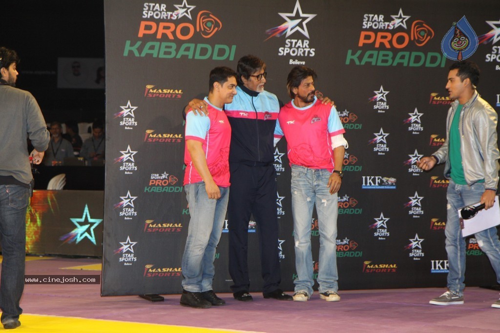 Celebs at Jaipur Pink Panthers Pro Kabaddi League Match - 46 / 85 photos