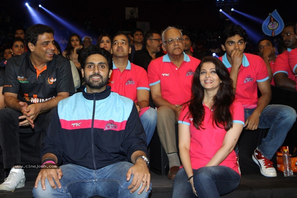 Celebs at Jaipur Pink Panthers Pro Kabaddi League Match - 47 / 85 photos