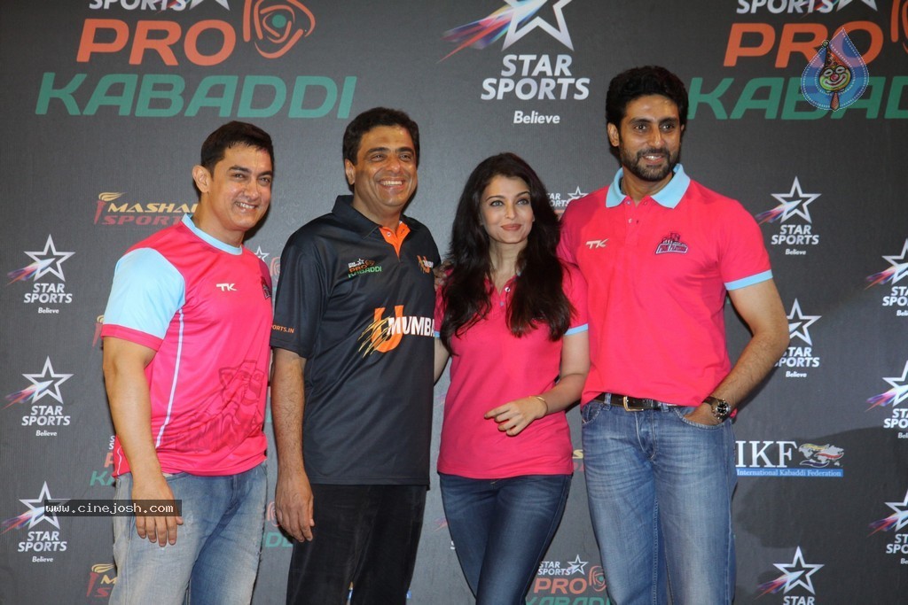 Celebs at Jaipur Pink Panthers Pro Kabaddi League Match - 49 / 85 photos