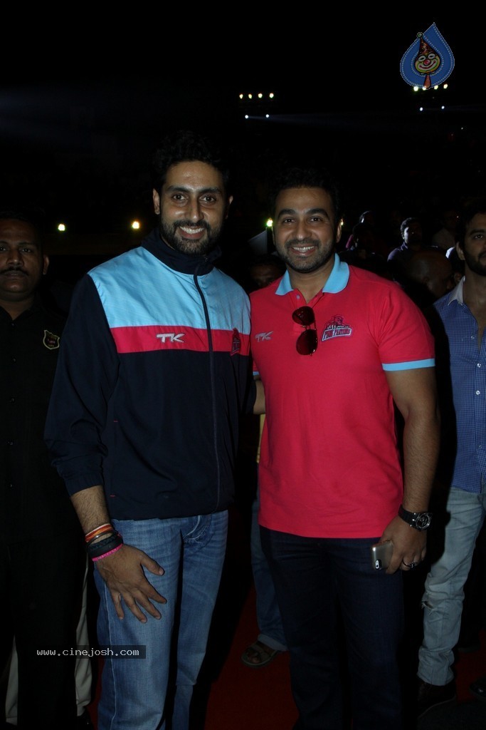 Celebs at Jaipur Pink Panthers Pro Kabaddi League Match - 52 / 85 photos